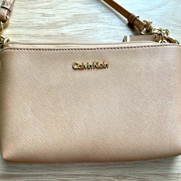 CALVIN KLEIN Saffiano Chainlink Crossbody Bag in Beige [Like New] - Picture 2 of 6
